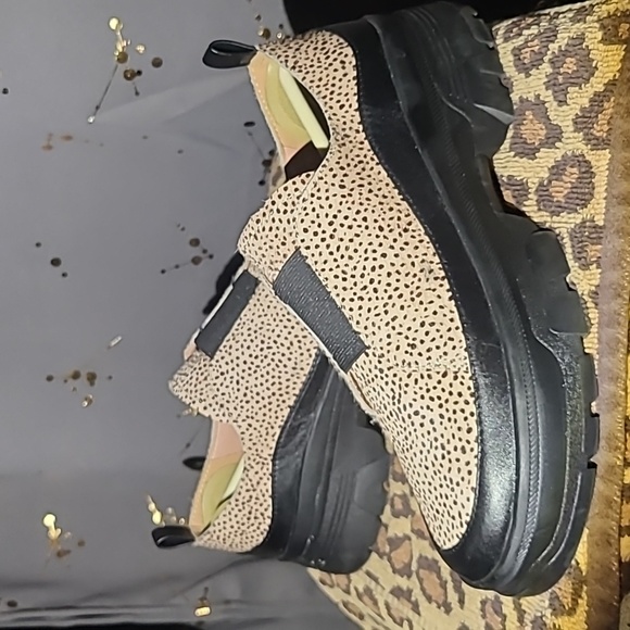 Size 8 thick sole leopard print calf hair slip ons - Picture 2 of 4